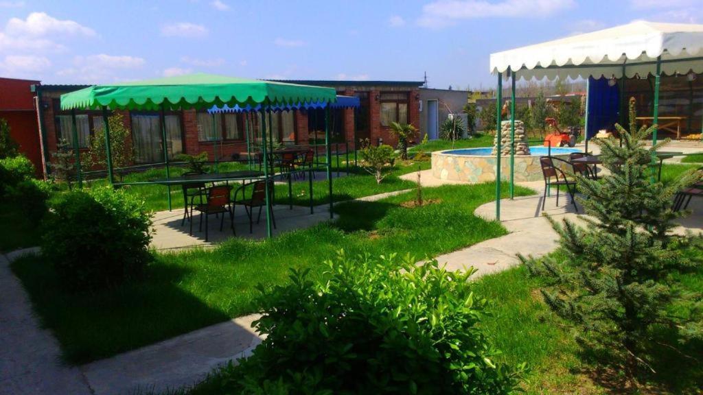 Hotel Lilo Near Airport Tbilissi Extérieur photo
